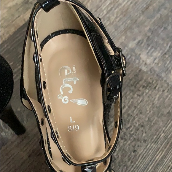 Heels - Picture 3 of 3